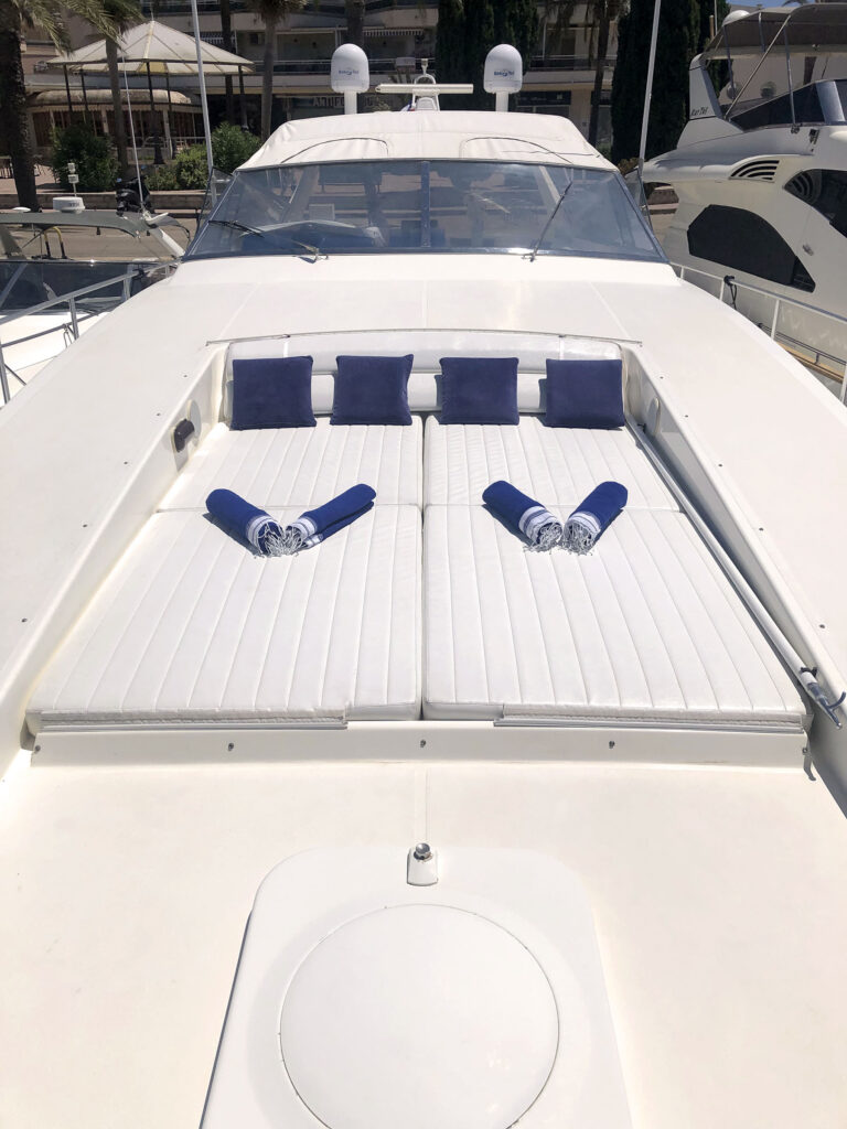 Home Sweet Boat Bains de soleil à la proue du bateau - Deep Blue - Arno Léopard Sport 23m